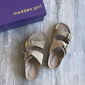 NWT Madden Girl Brando Flat Sandals Taupe